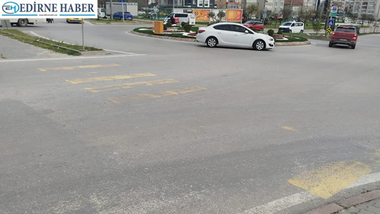 15 Temmuz Kavşağında silinen yaya geçitleri tepki çekiyor