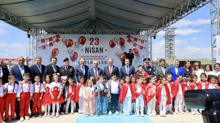 Van’da 23 Nisan Ulusal Egemenlik ve Çocuk Bayramı kutlandı