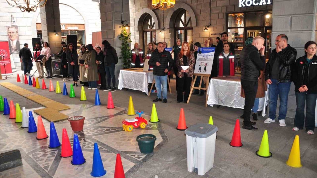 Kars’ta Engelliler Haftası’nda duygulandıran farkındalık etkinliği: “Kalbinle ve Ellerinle Hisset”